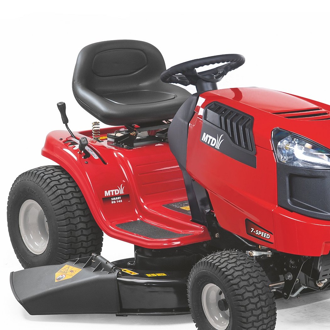 MTD Smart RG 145 side ejection mower 107 cm - detail driving station